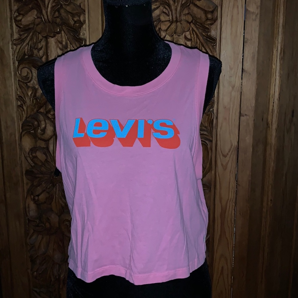 EUC Levi’s medium cropped pink muscle t shirt
